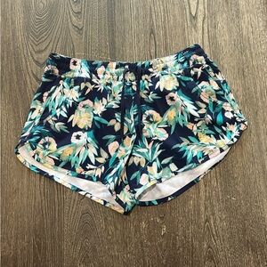 Columbia Bogata Bay Stretch Printed Shorts Omni Shade Lightweight Floral Green M